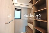 The Arch 凯旋门 | Walk-in Closet in Master Bedroom 