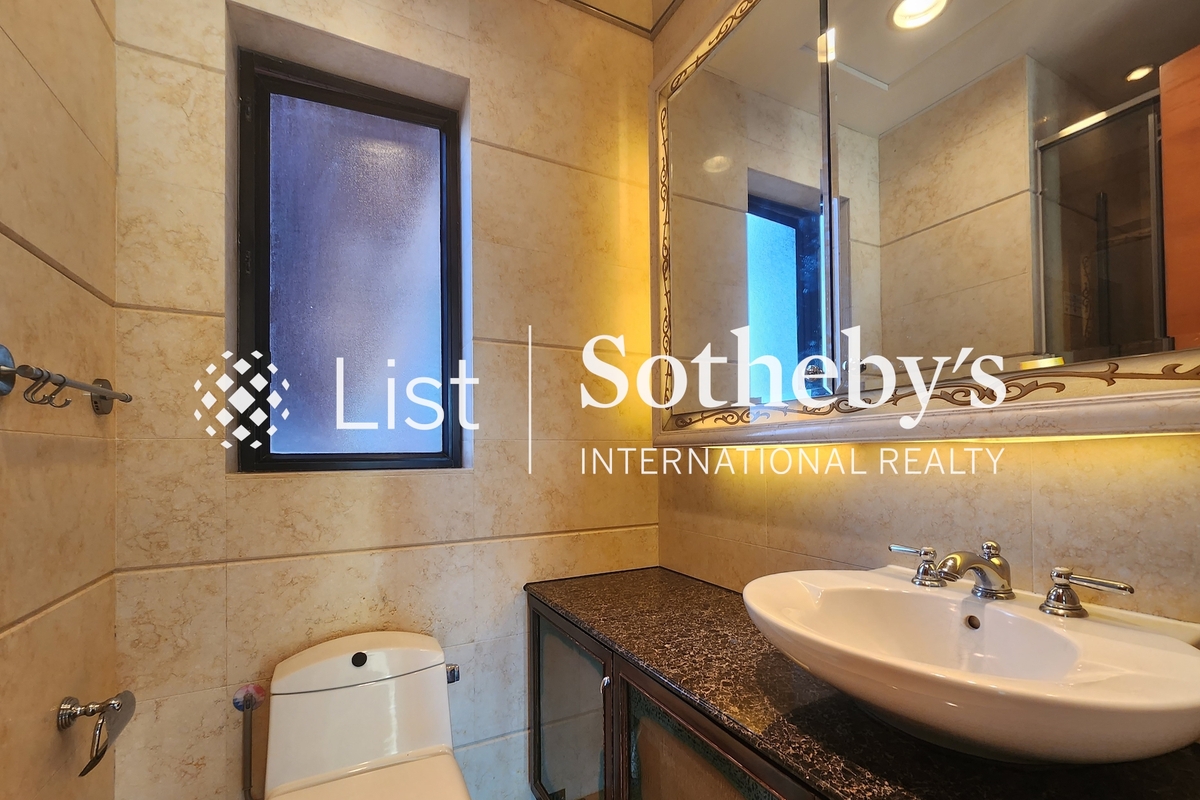 The Arch 凱旋門 | Guest Powder Room