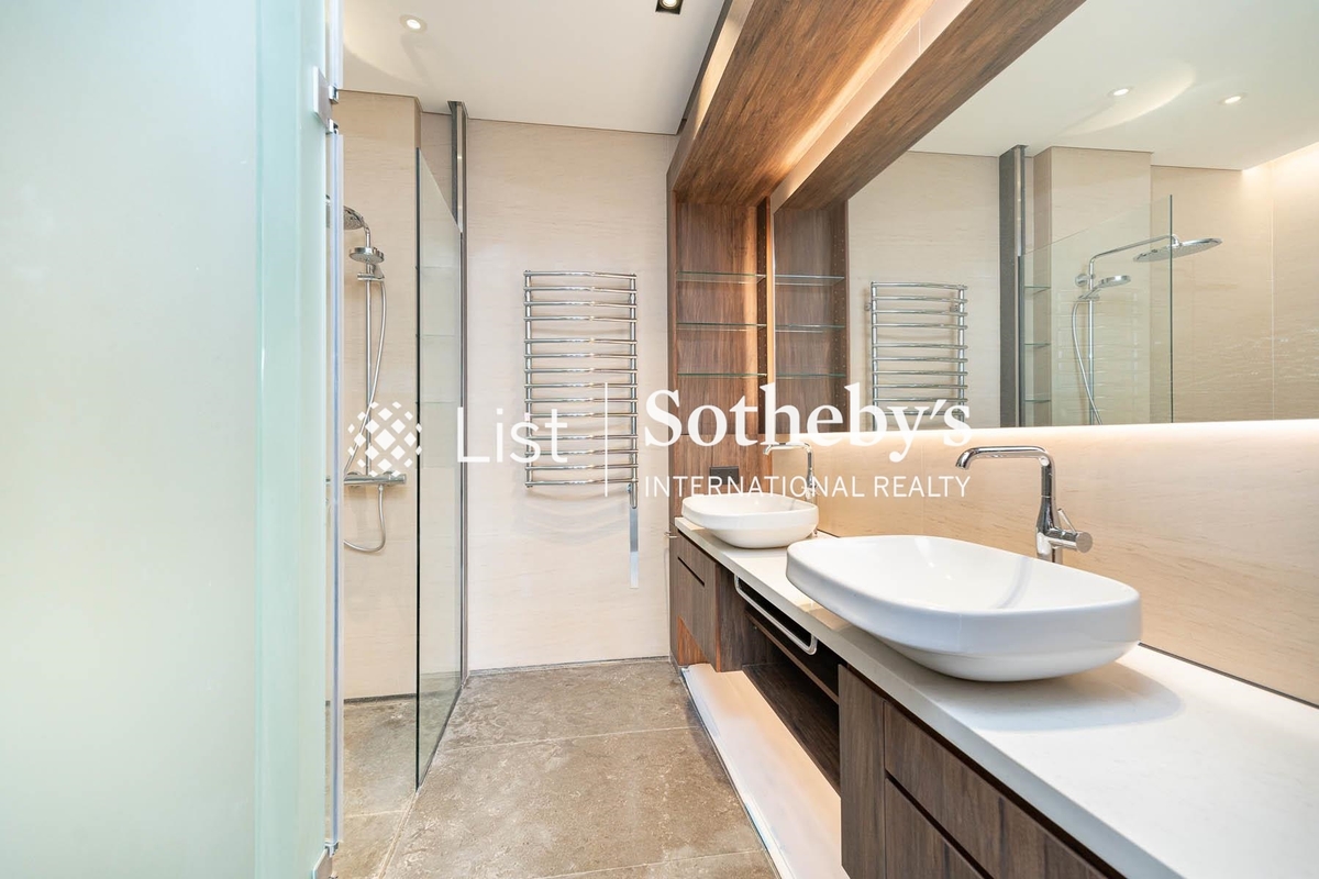 8 Kennedy Terrace 8 Kennedy Terrace | Master Bathroom