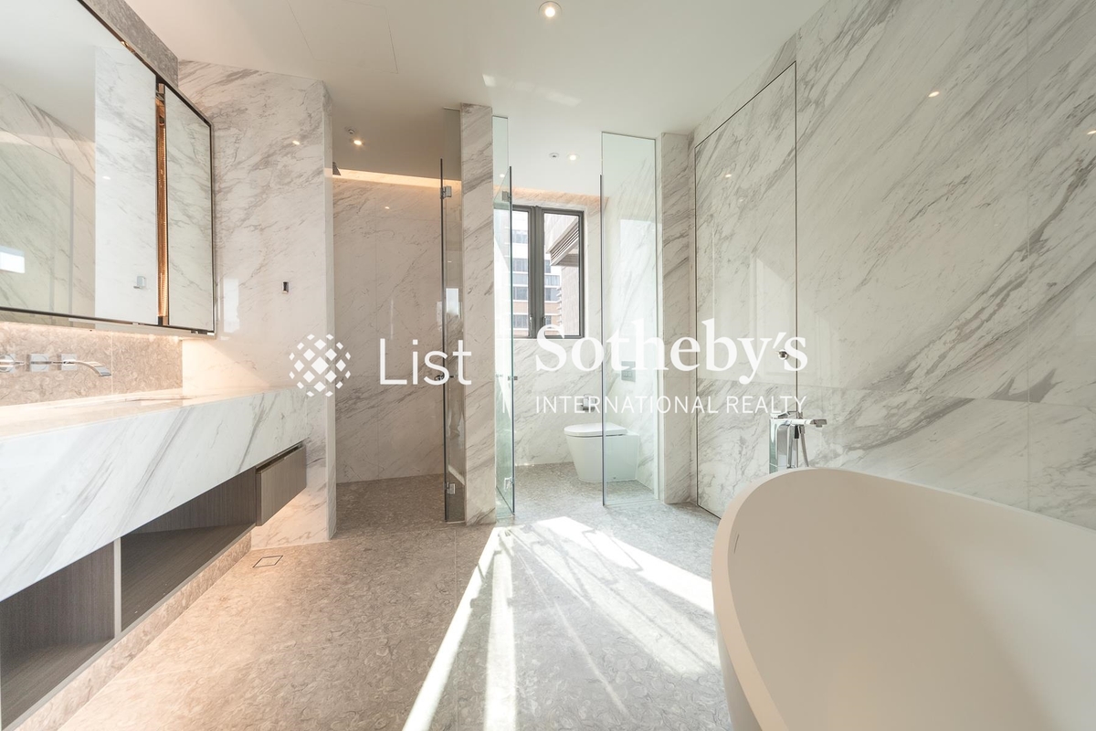 8 Kennedy Terrace 8 Kennedy Terrace | Master Bathroom