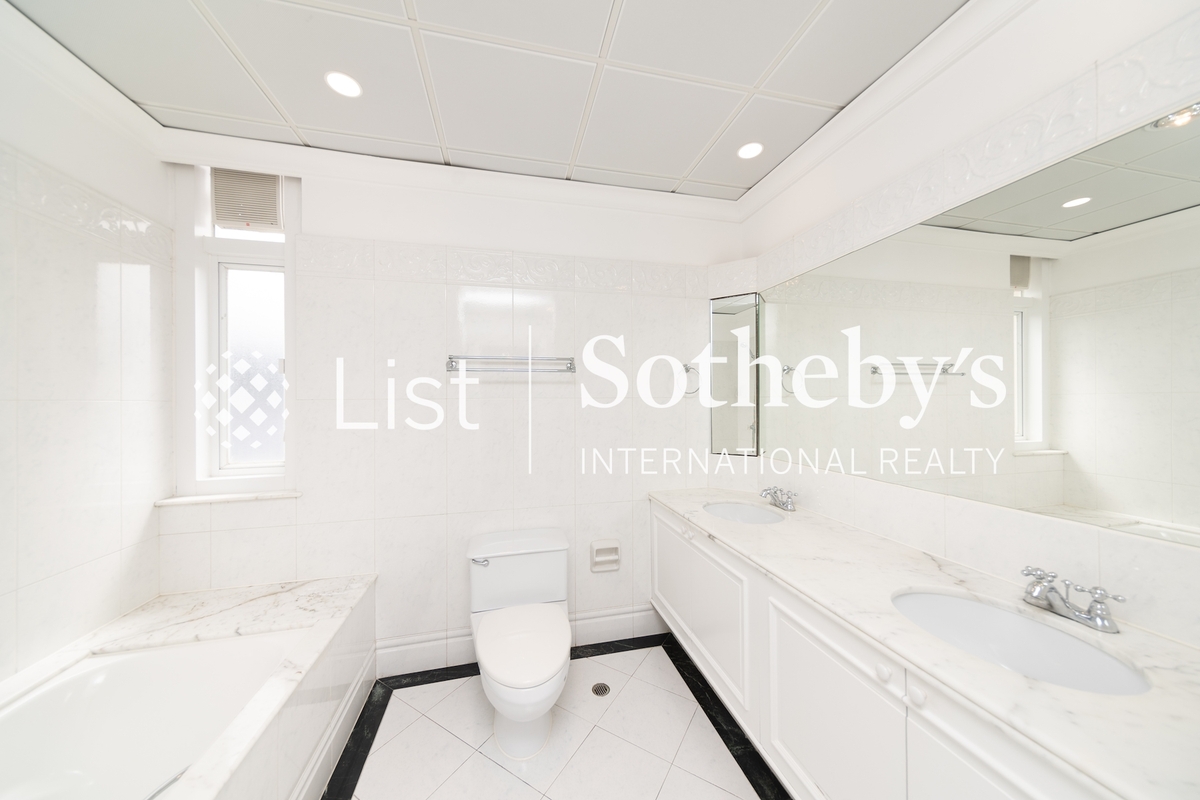 Cloud Nine 九雲居 | Master Bathroom