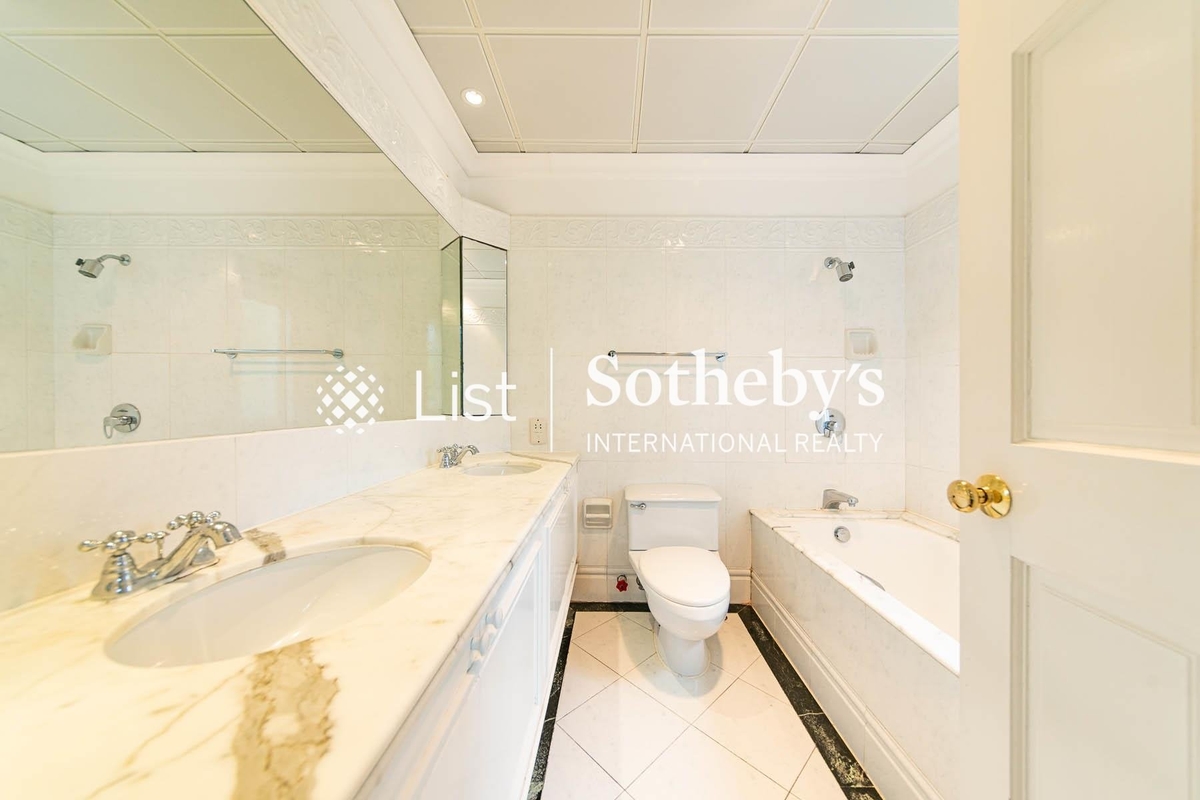 Cloud Nine 九雲居 | Master Bathroom