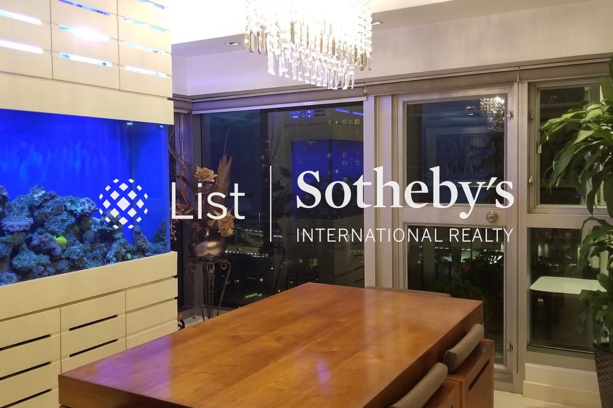 The Waterfront 漾日居 | Living and Dining Room