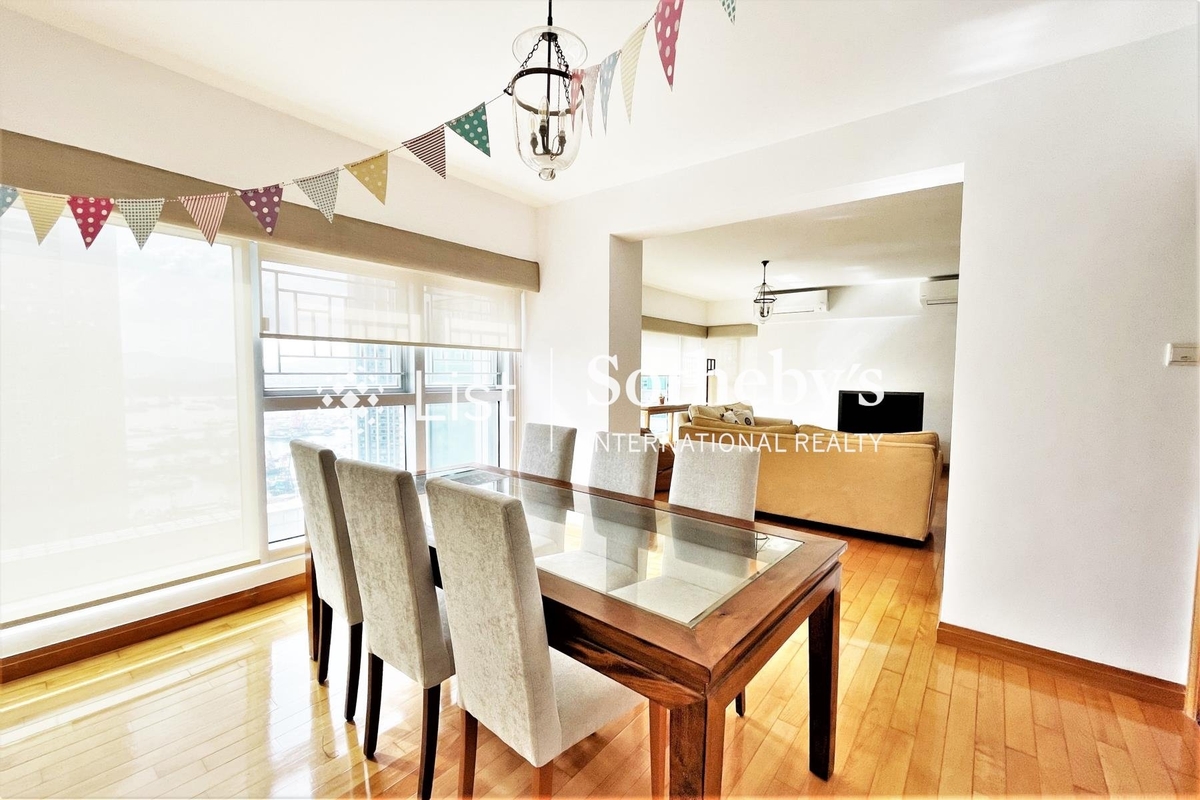 The Waterfront 漾日居 | Living and Dining Room