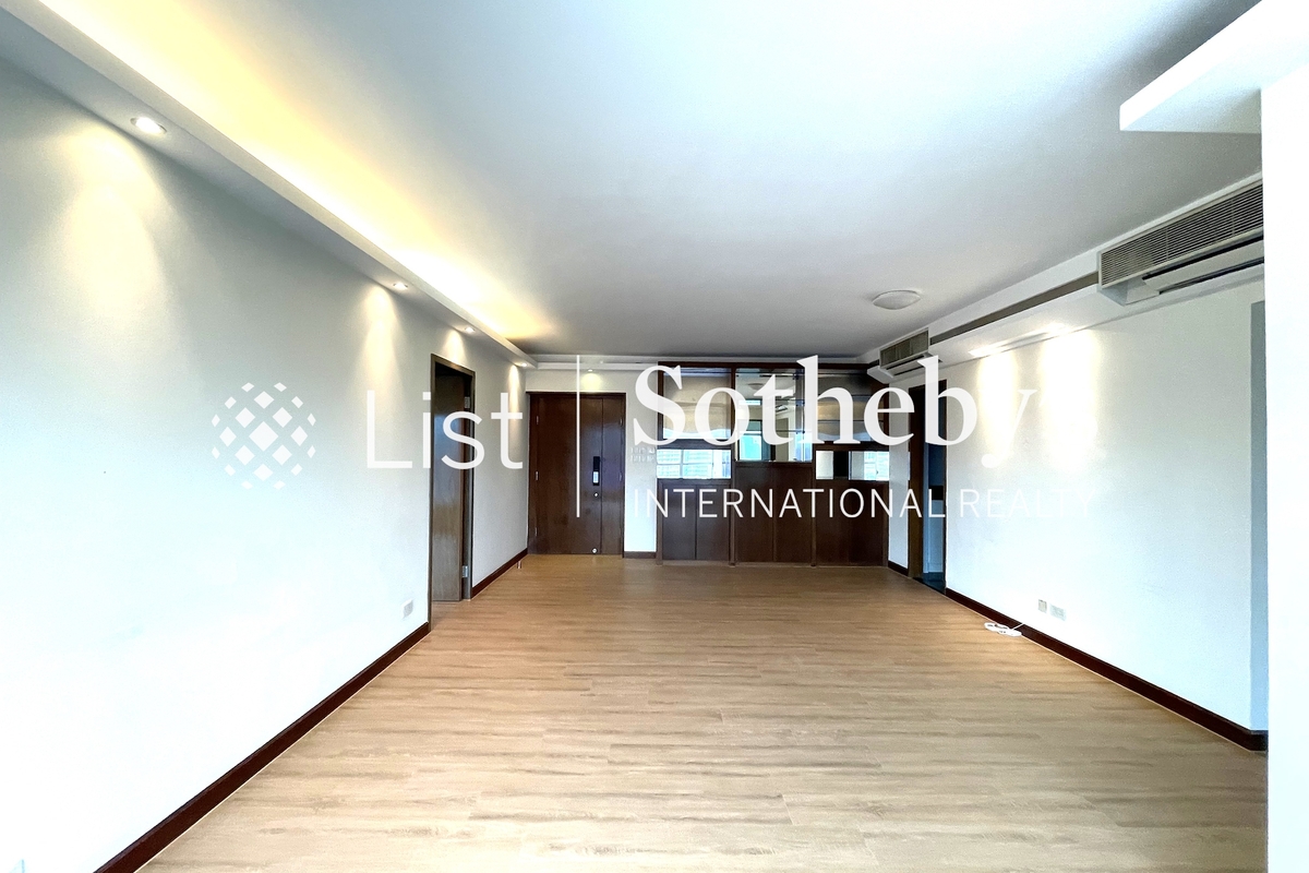 The Waterfront 漾日居 | Living and Dining Room