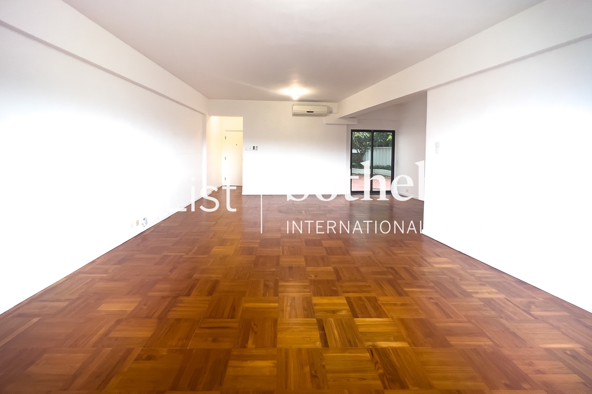 Jadebeach Villa 華翠海灣別墅 | Living and Dining Room