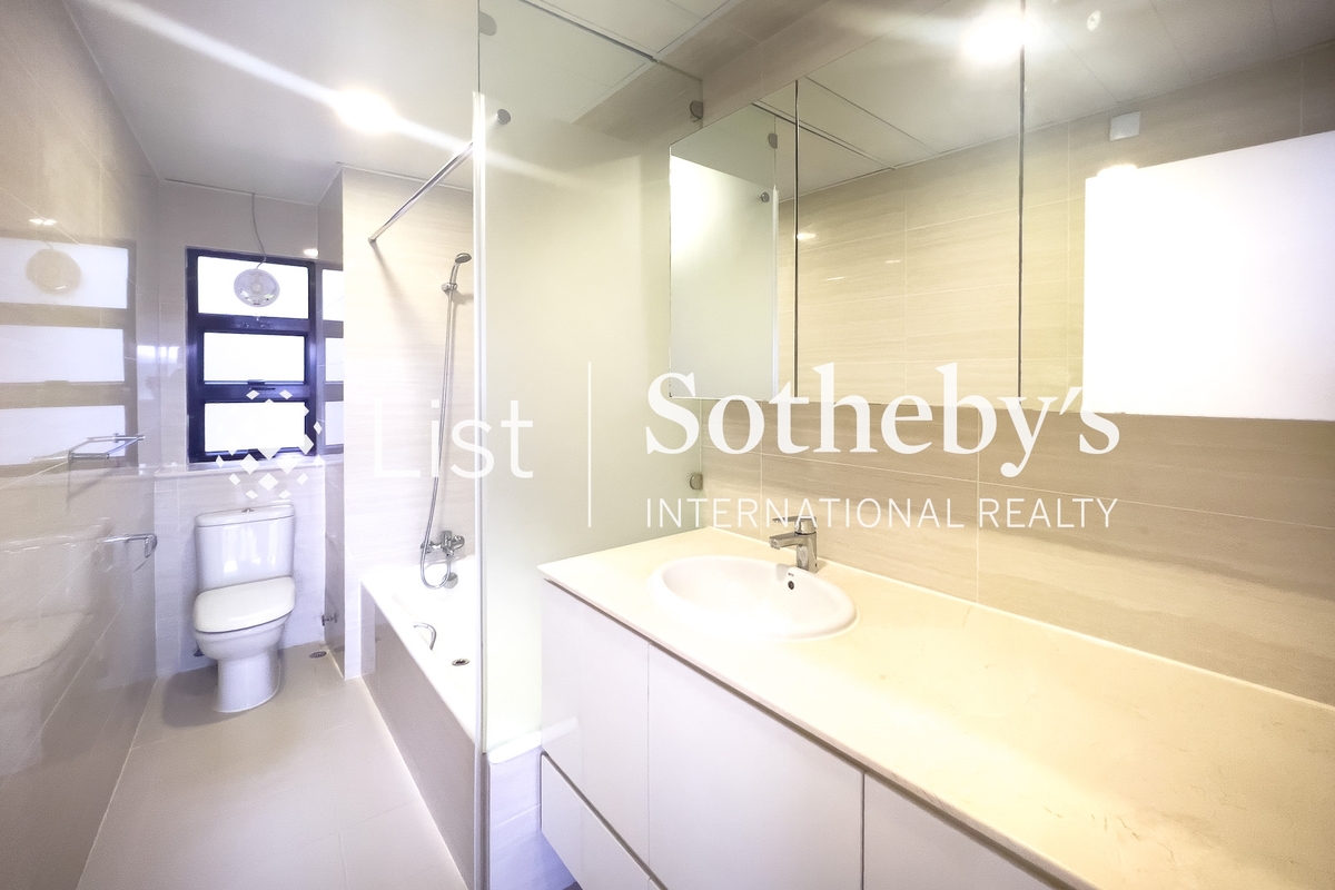 Jadebeach Villa 華翠海灣別墅 | Master Bathroom