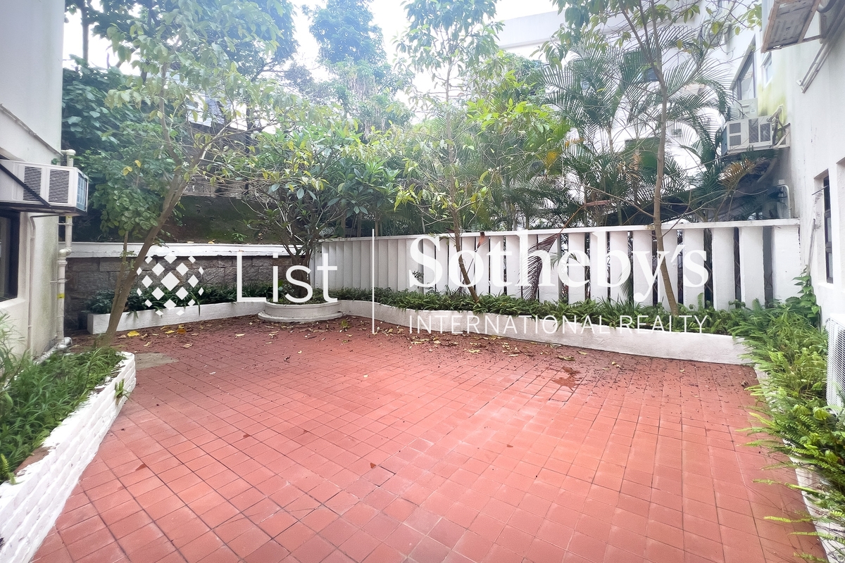 Jadebeach Villa 華翠海灣別墅 | Private Garden off Dining Room