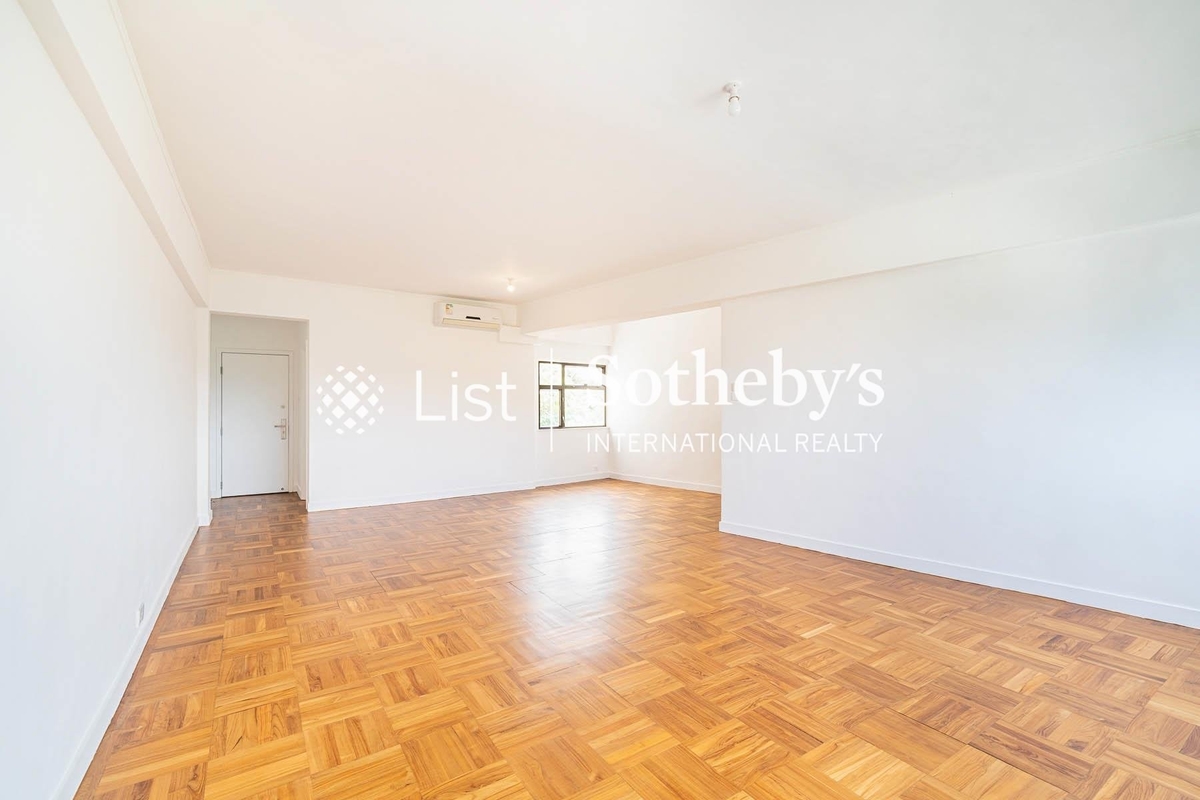 Jadebeach Villa 華翠海灣別墅 | Living and Dining Room