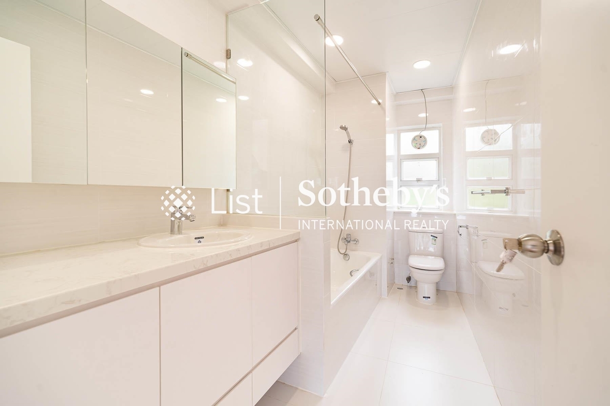 Jadebeach Villa 華翠海灣別墅 | Master Bathroom