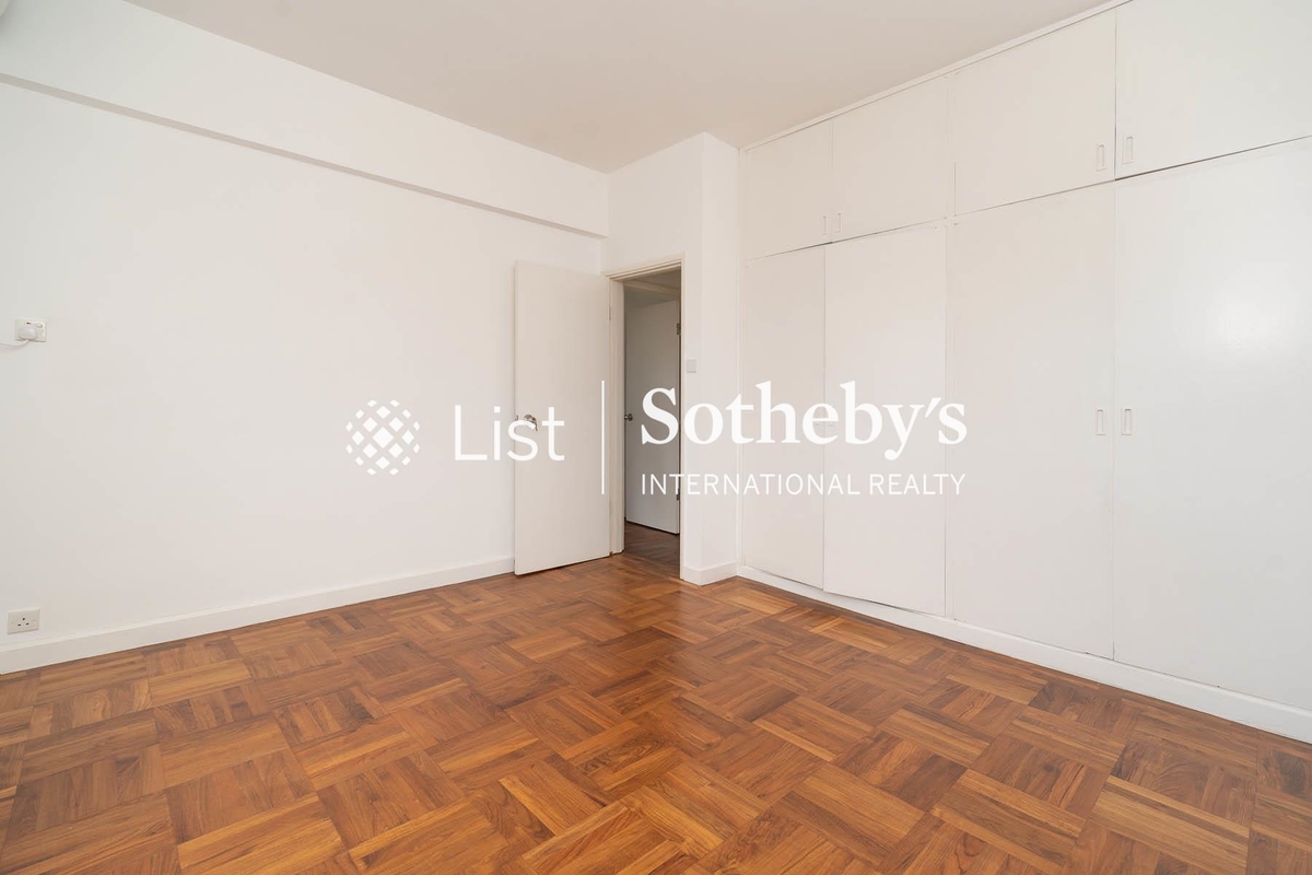 Jadebeach Villa 華翠海灣別墅 | Built-in Wardrobe in Second Bedroom