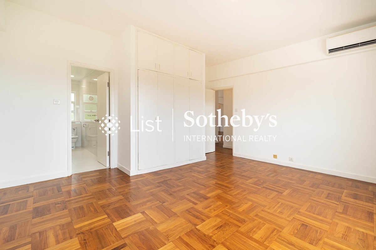 Jadebeach Villa 華翠海灣別墅 | Built-in Wardrobe in Master Bedroom