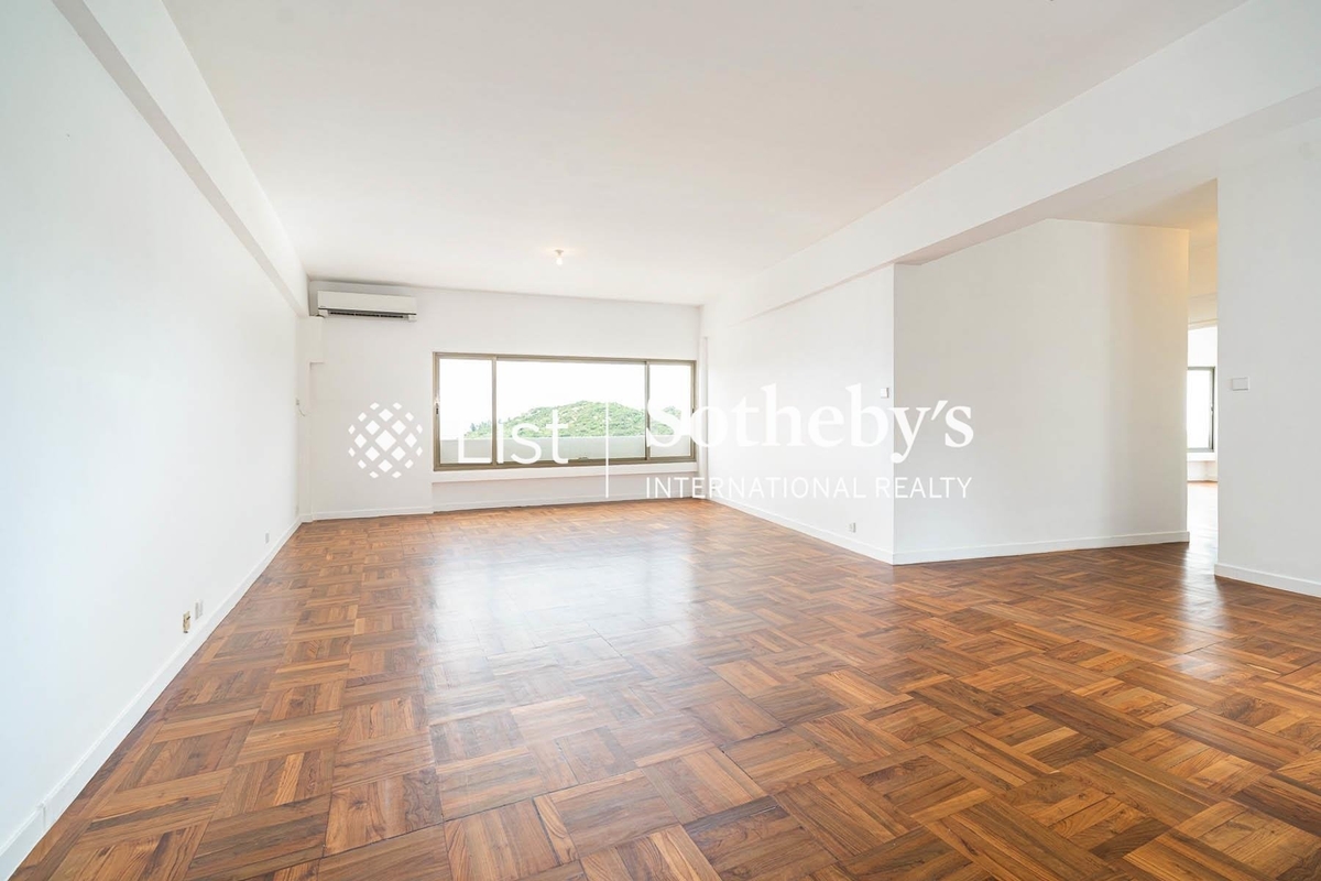 Jadebeach Villa 華翠海灣別墅 | Living and Dining Room