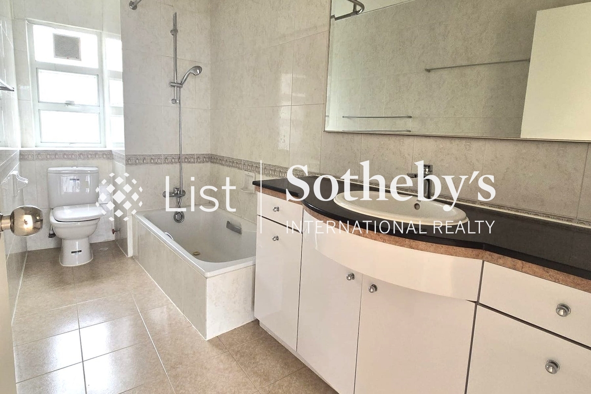 Jadebeach Villa 華翠海灣別墅 | Master Bathroom