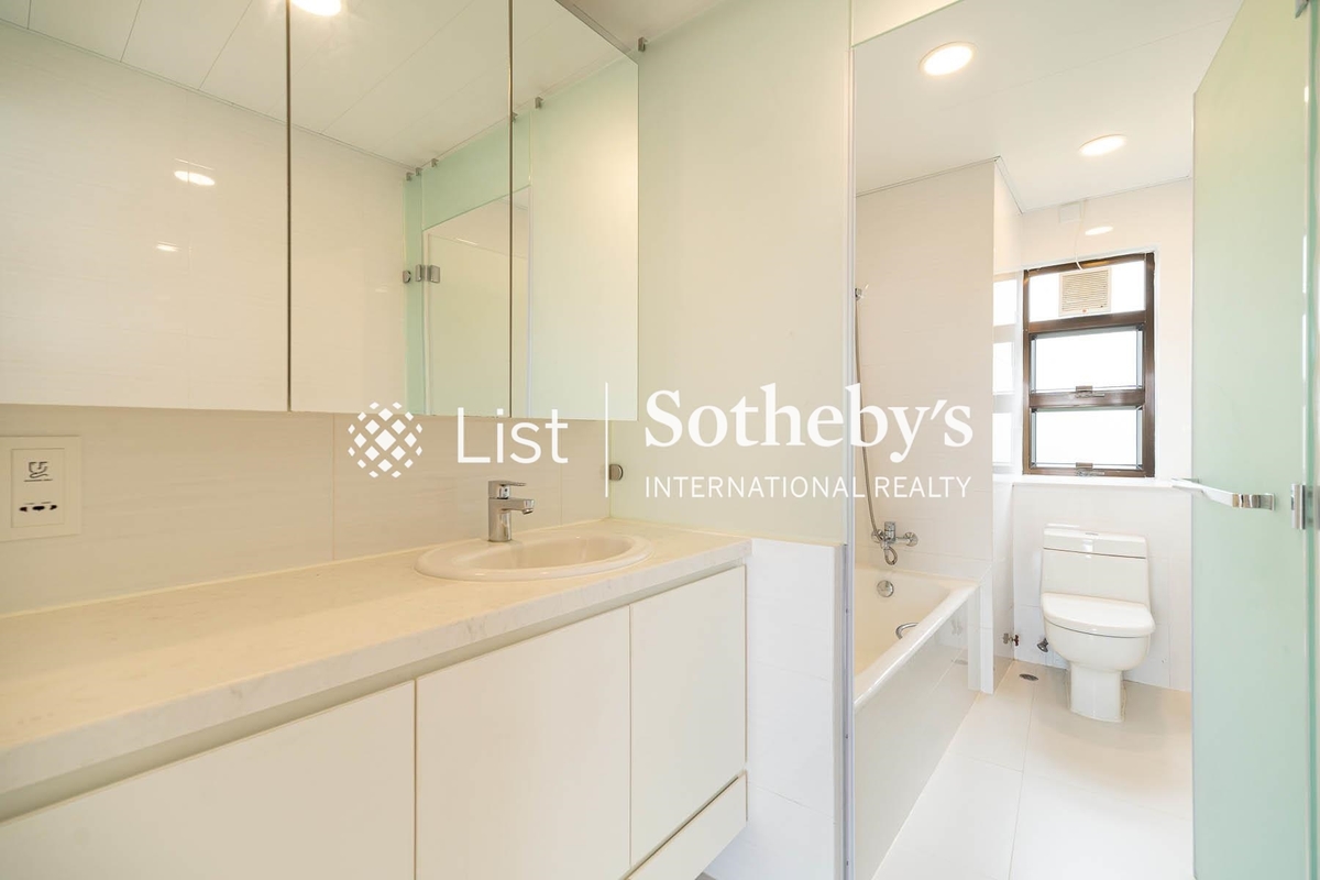 Jadebeach Villa 華翠海灣別墅 | Master Bathroom