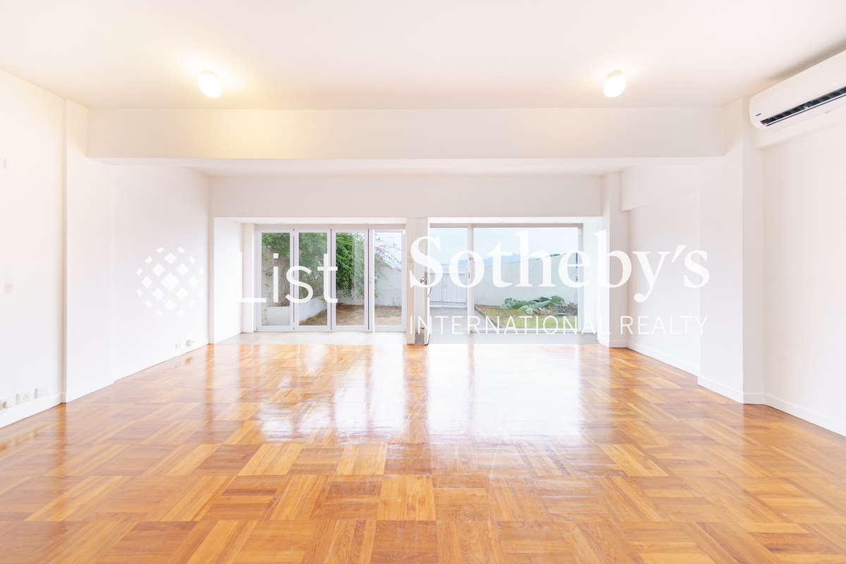 Jadebeach Villa 華翠海灣別墅 | Living and Dining Room