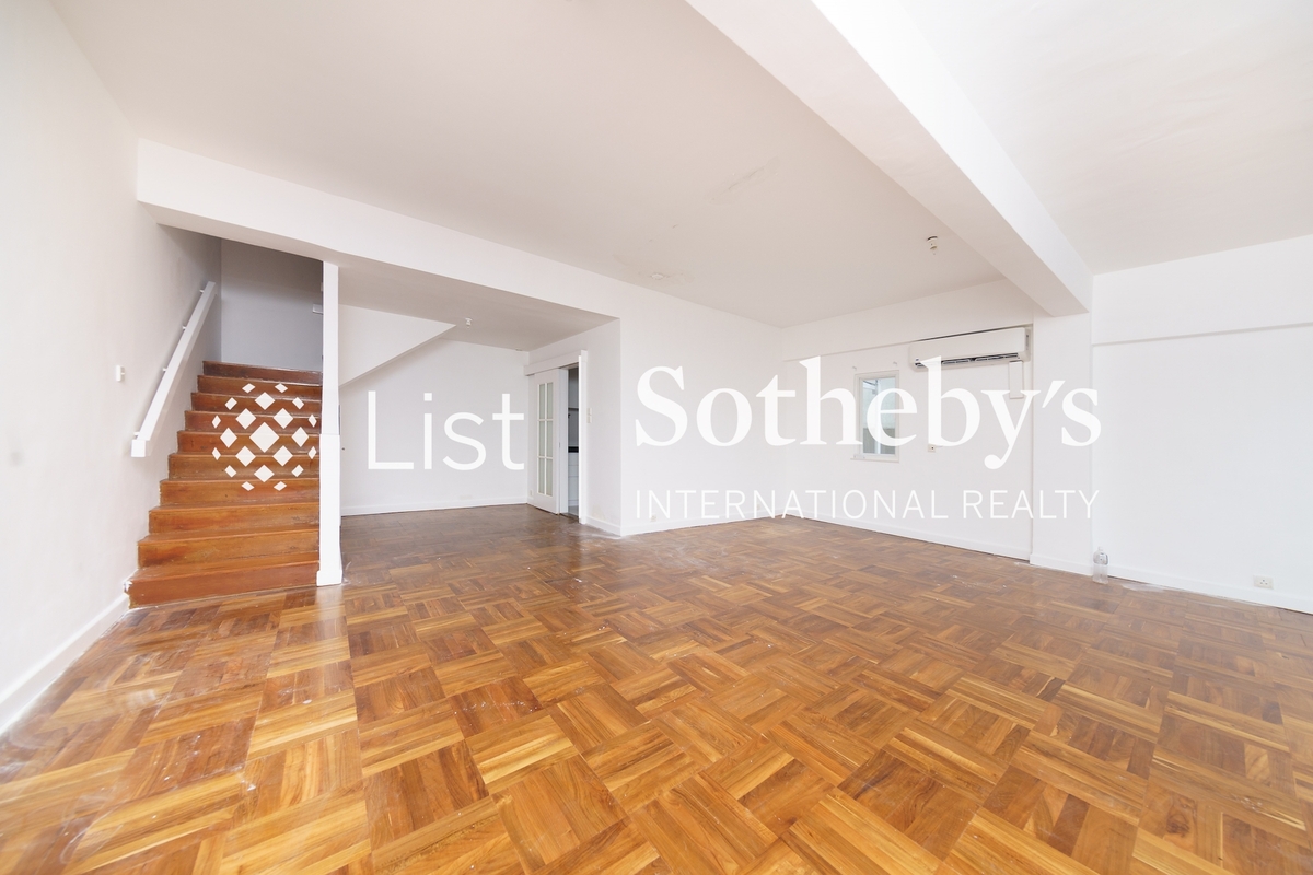 Jadebeach Villa 華翠海灣別墅 | Living and Dining Room
