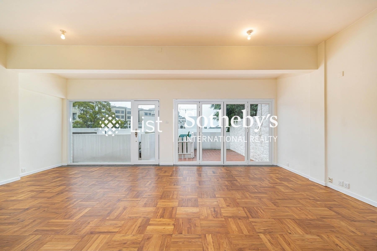 Jadebeach Villa 華翠海灣別墅 | Living and Dining Room