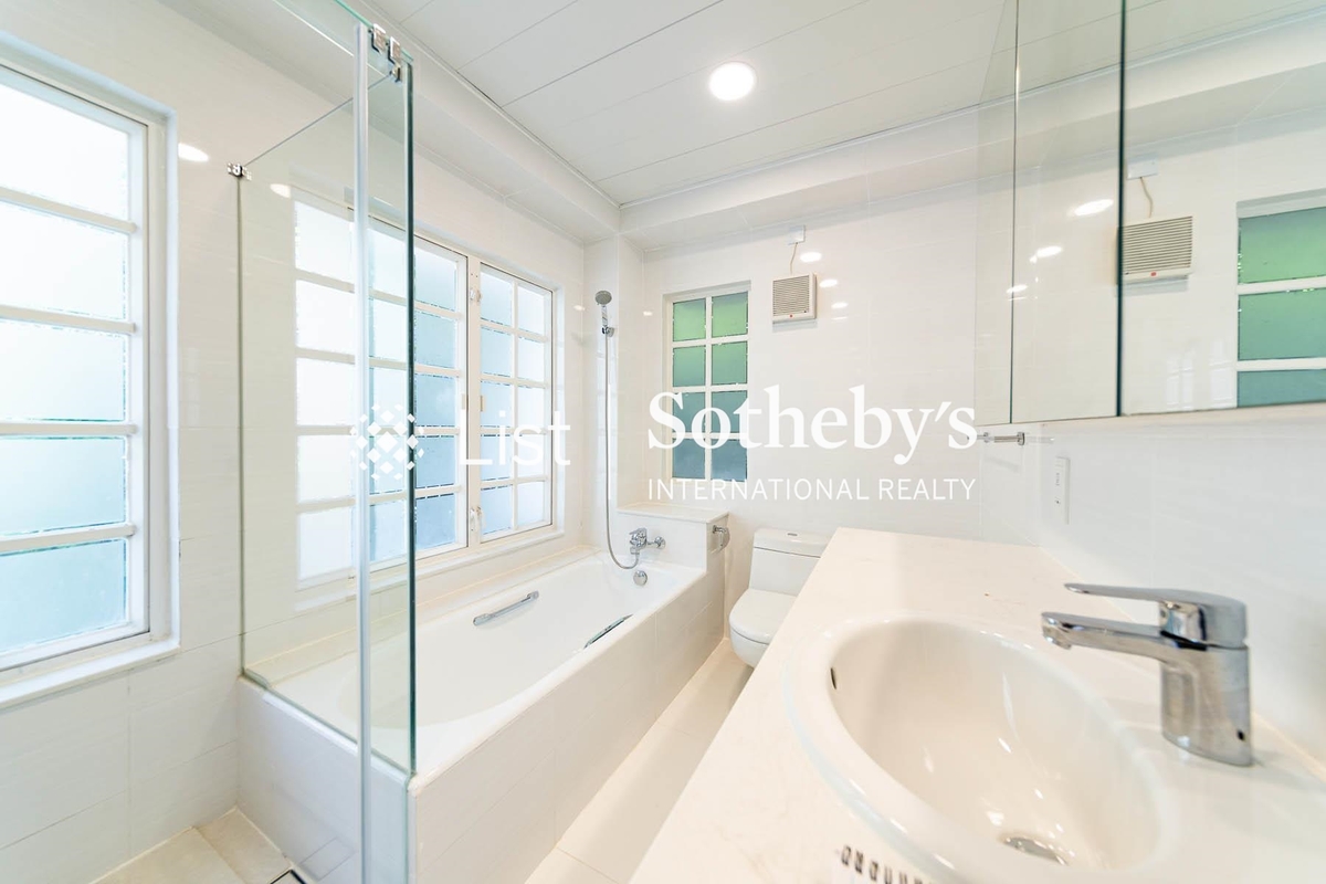 Jadebeach Villa 華翠海灣別墅 | Master Bathroom