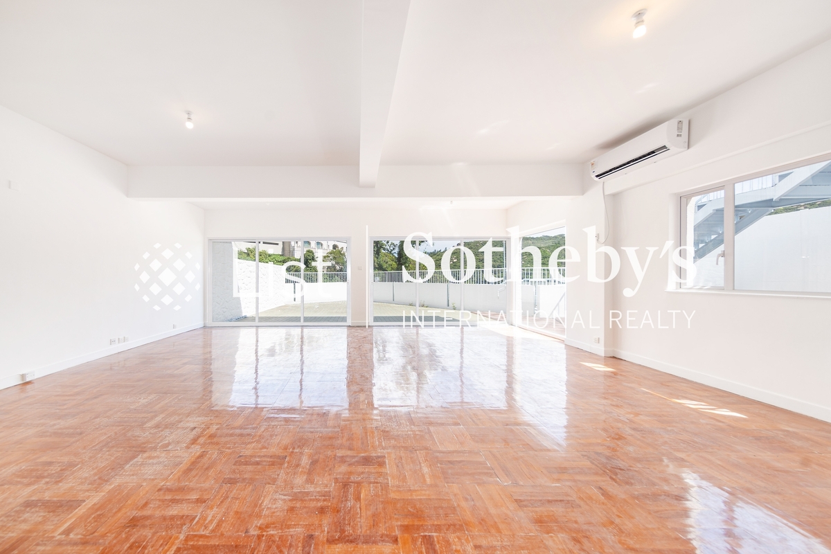 Jadebeach Villa 華翠海灣別墅 | Living and Dining Room