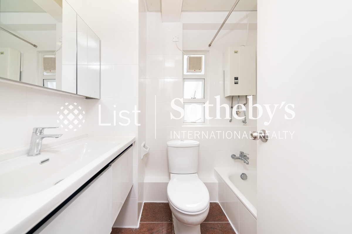 Jadebeach Villa 華翠海灣別墅 | Guest Bathroom