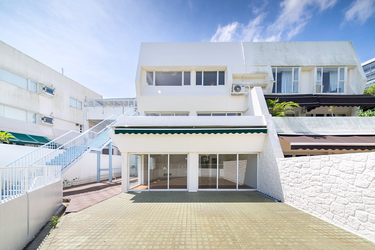 Jadebeach Villa 華翠海灣別墅 | Private Terrace off Living and Dining Room