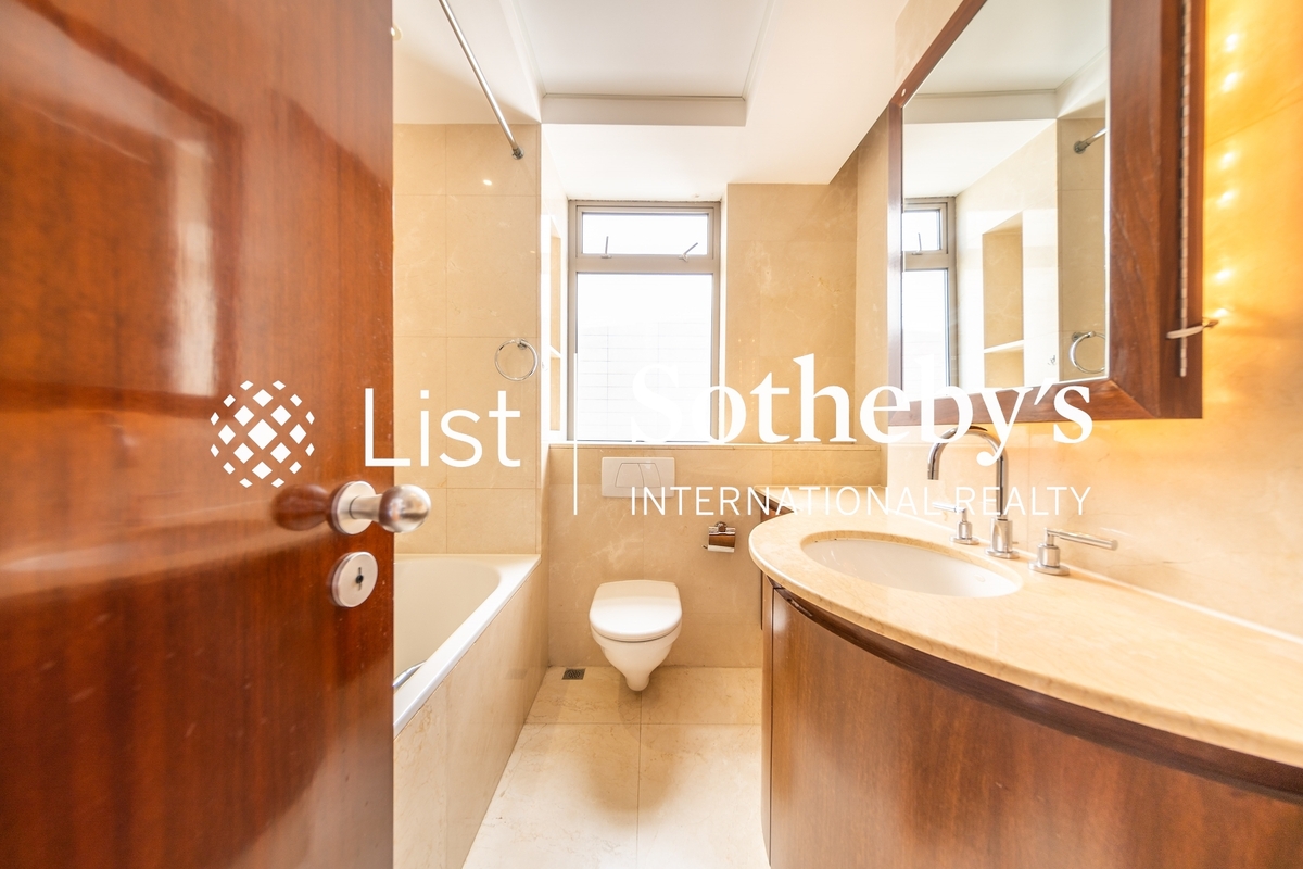 40 Peak Road 山頂道40號 | Guest Bathroom