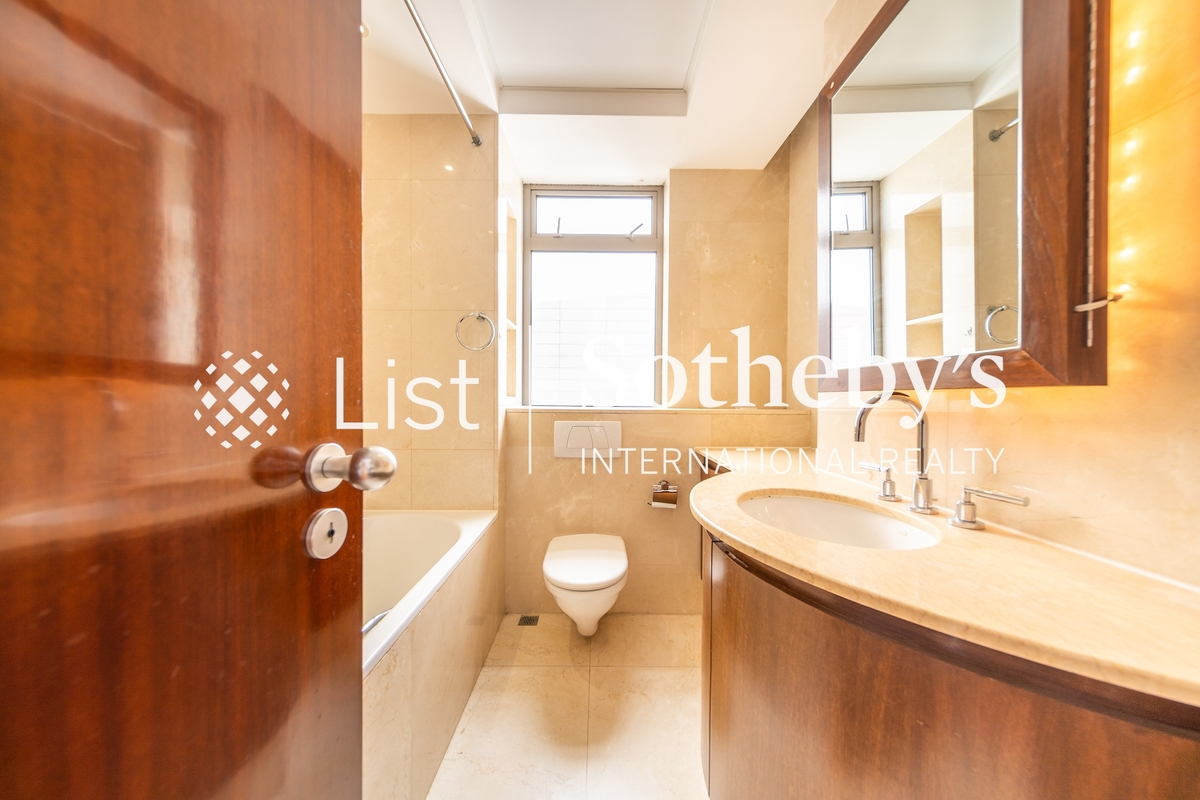 40 Peak Road 山頂道40號 | Guest Bathroom