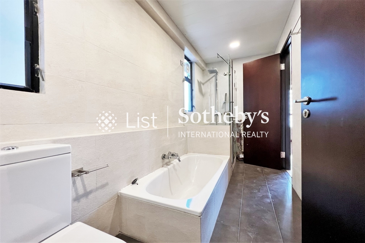 Celeste Court 蔚雲閣 | Master Bathroom