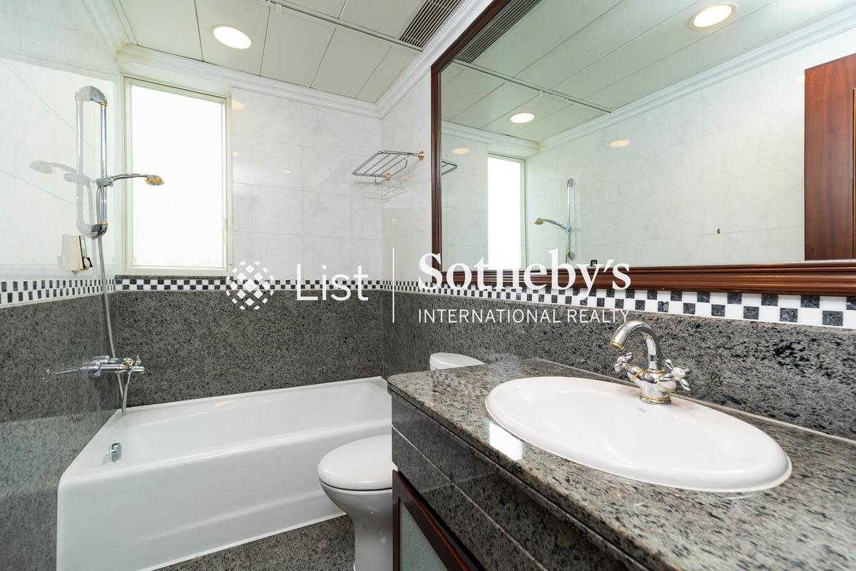 The Mount Austin The Mount Austin | Third En-suite Bathroom