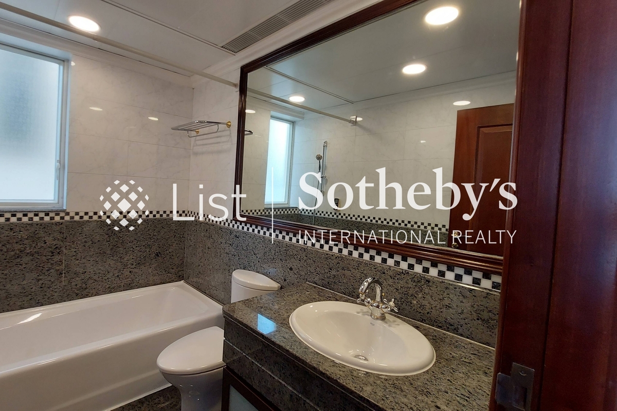 The Mount Austin The Mount Austin | Guest Bathroom