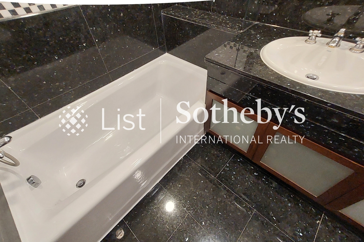 The Mount Austin The Mount Austin | Master Bathroom