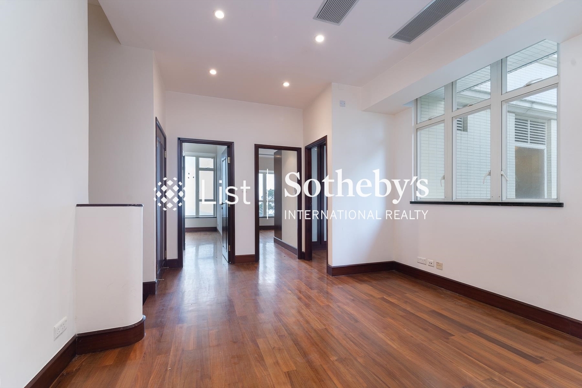 The Mount Austin The Mount Austin | Landing / Family Area