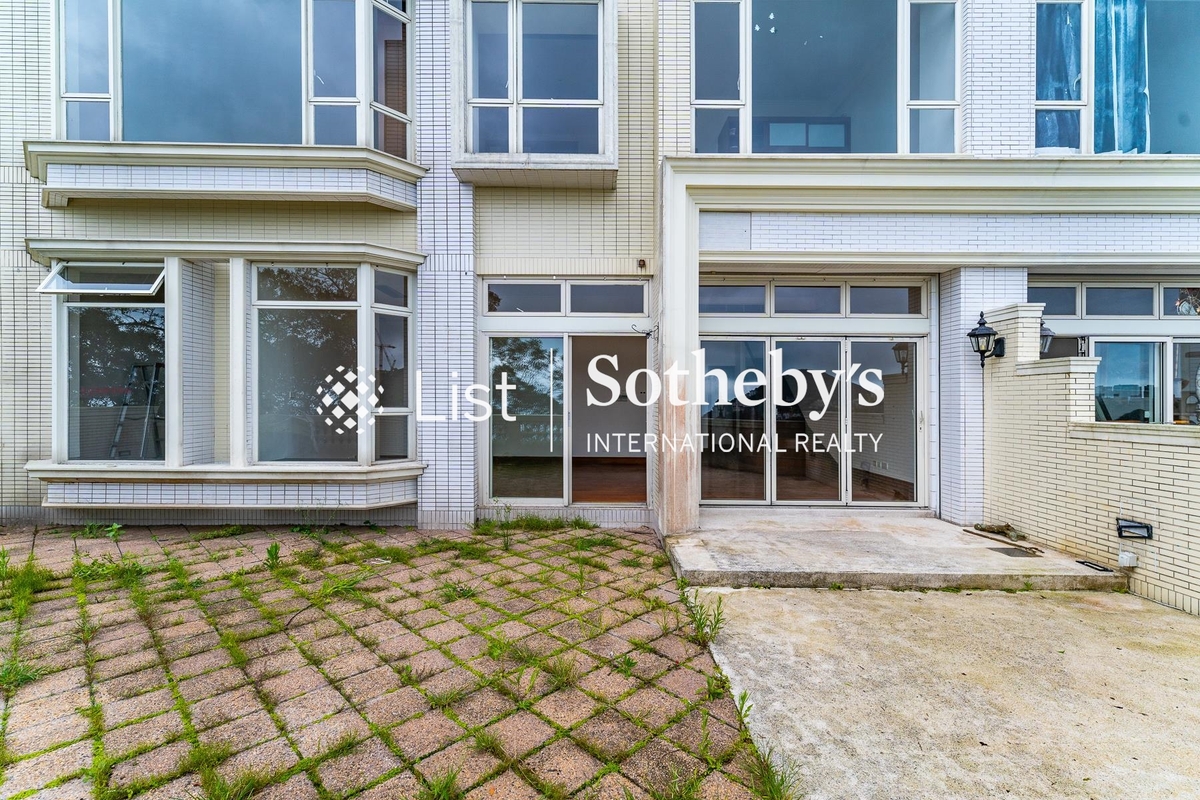 The Mount Austin The Mount Austin | Private Terrace off Living and Dining Room