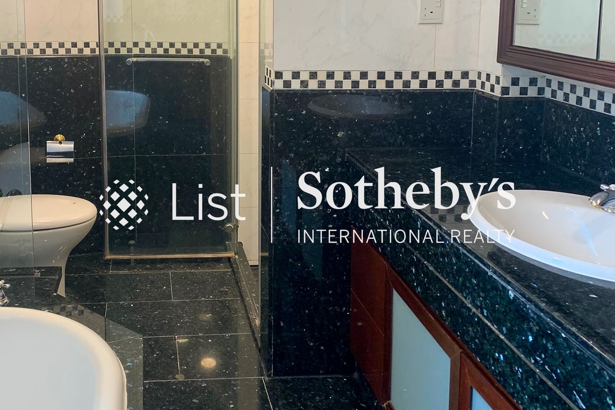 The Mount Austin The Mount Austin | Guest Bathroom