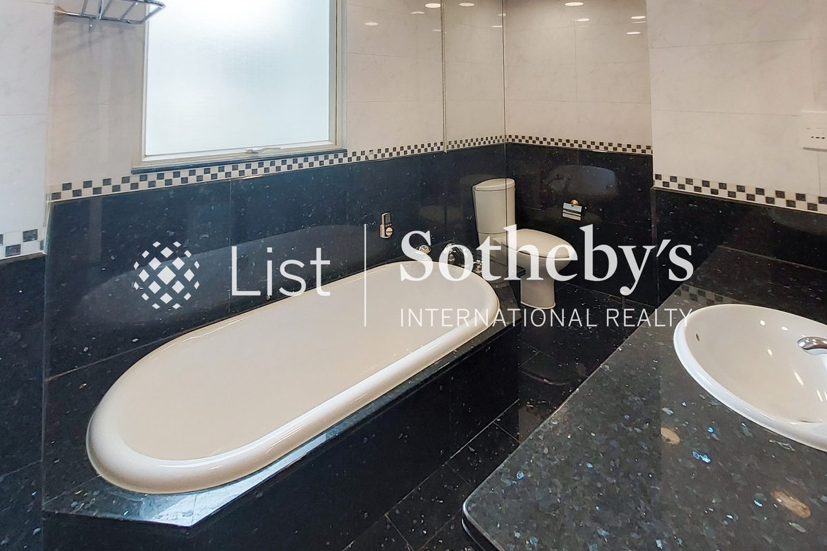 The Mount Austin The Mount Austin | Master Bathroom