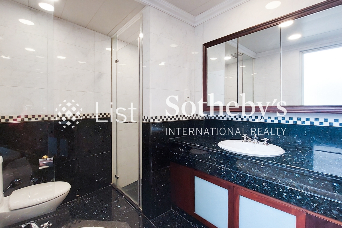 The Mount Austin The Mount Austin | Guest Bathroom