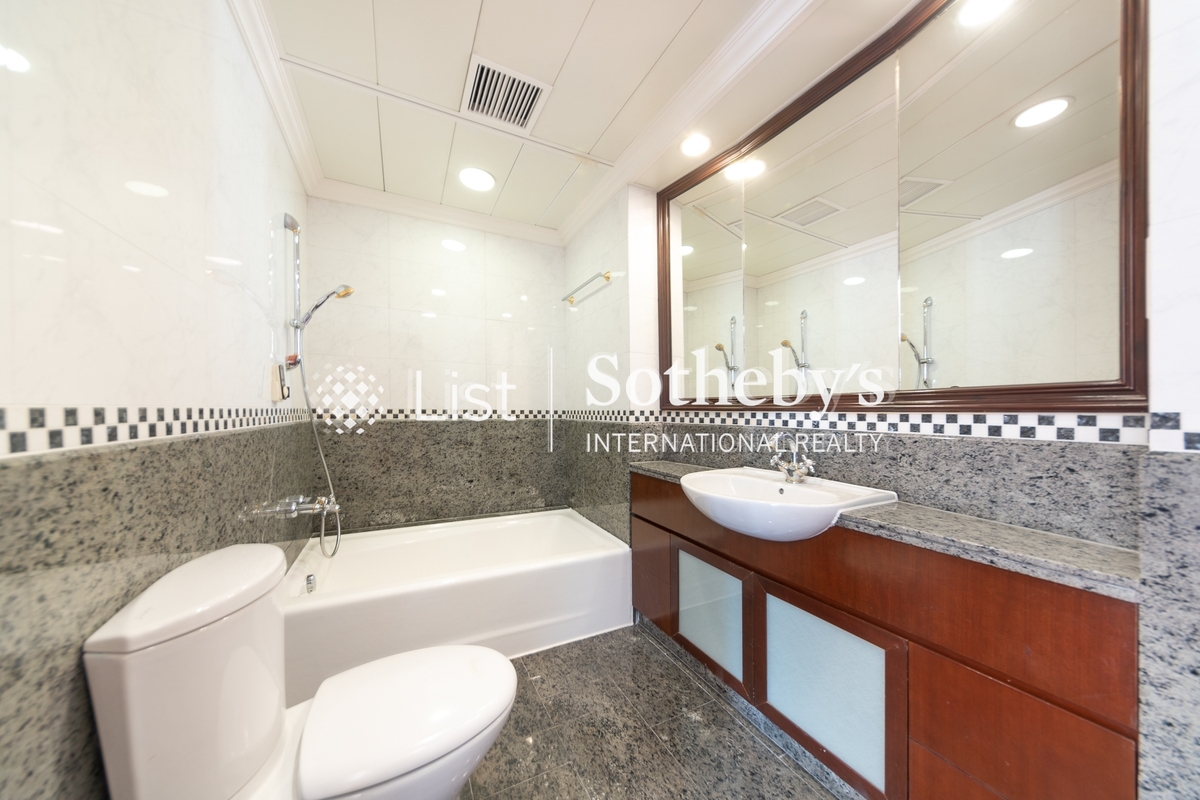 The Mount Austin The Mount Austin | Guest Bathroom 1