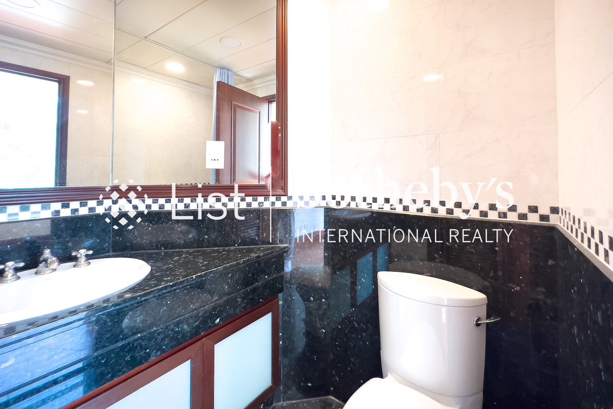 The Mount Austin The Mount Austin | Guest Bathroom