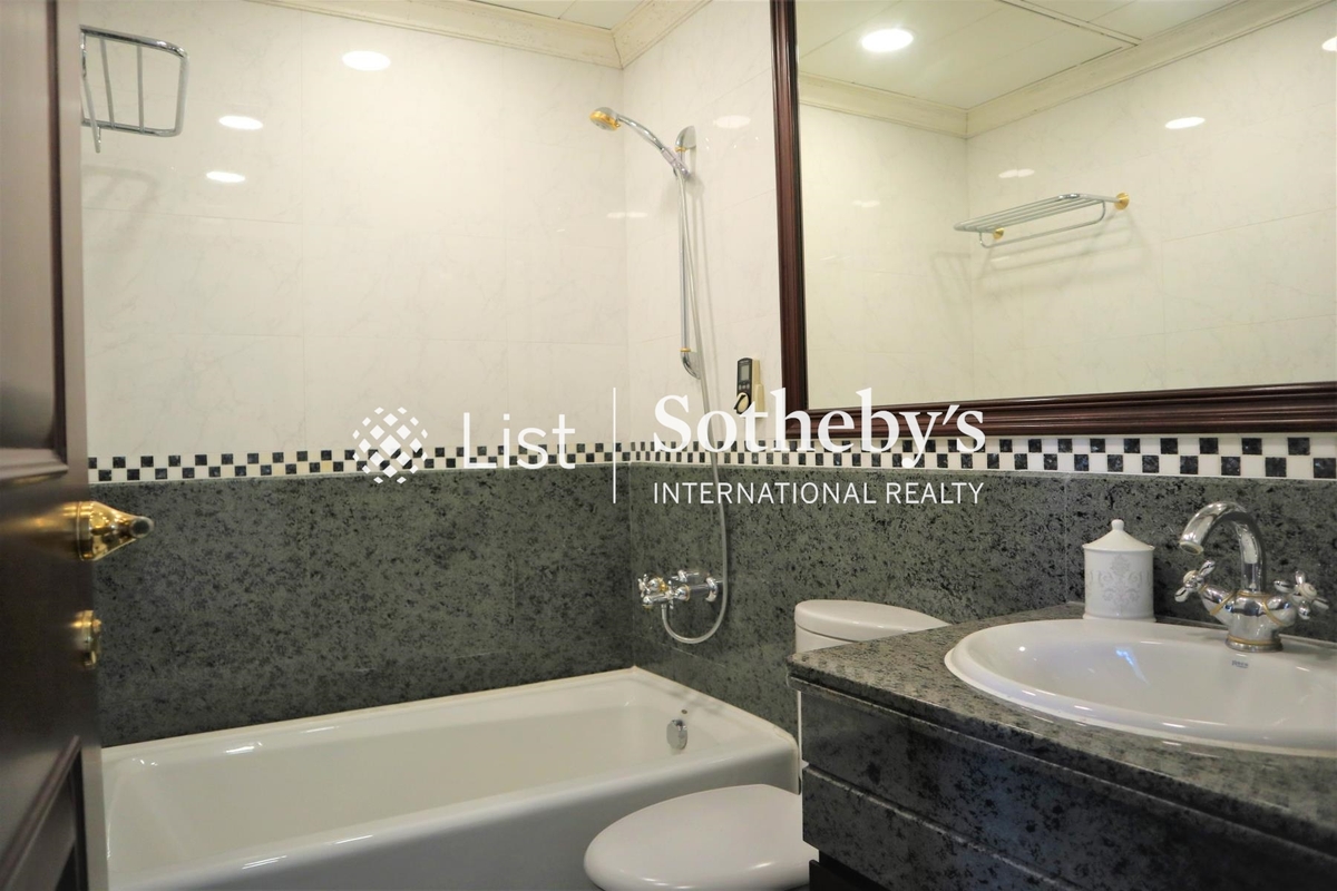 The Mount Austin The Mount Austin | Guest Bathroom