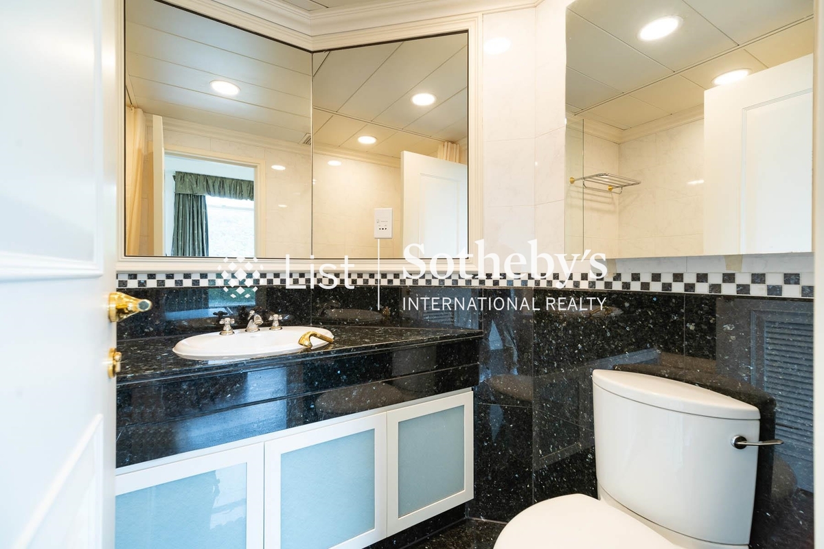 The Mount Austin The Mount Austin | Guest Bathroom