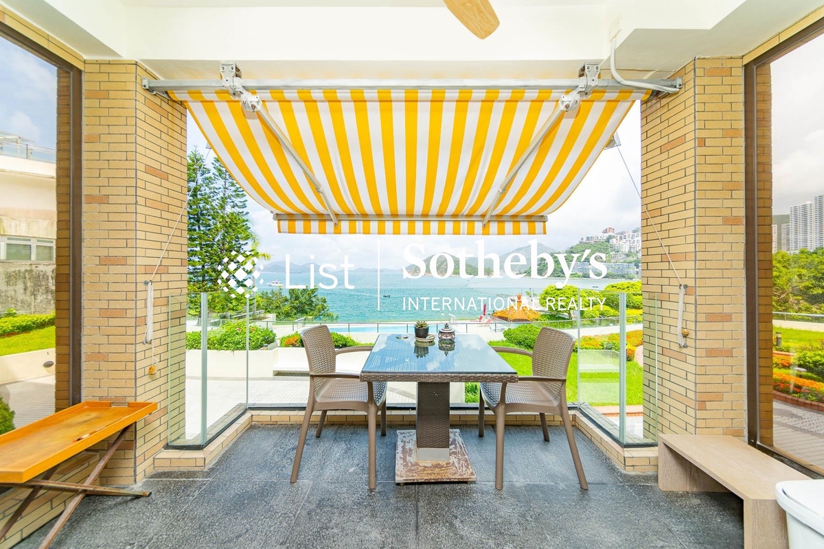 Splendour Villa 雅景閣 | Balcony off Living Room