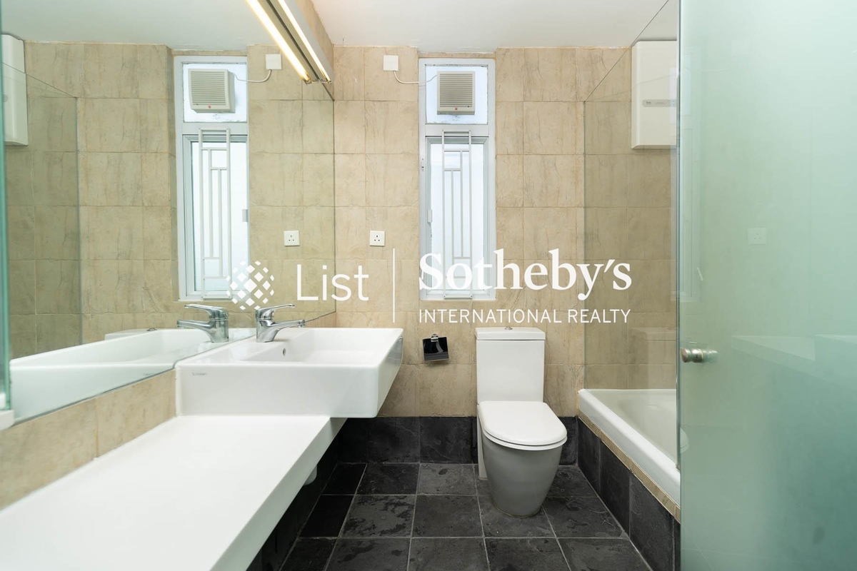 Bauhinia Garden 紫荊園 | Master Bathroom