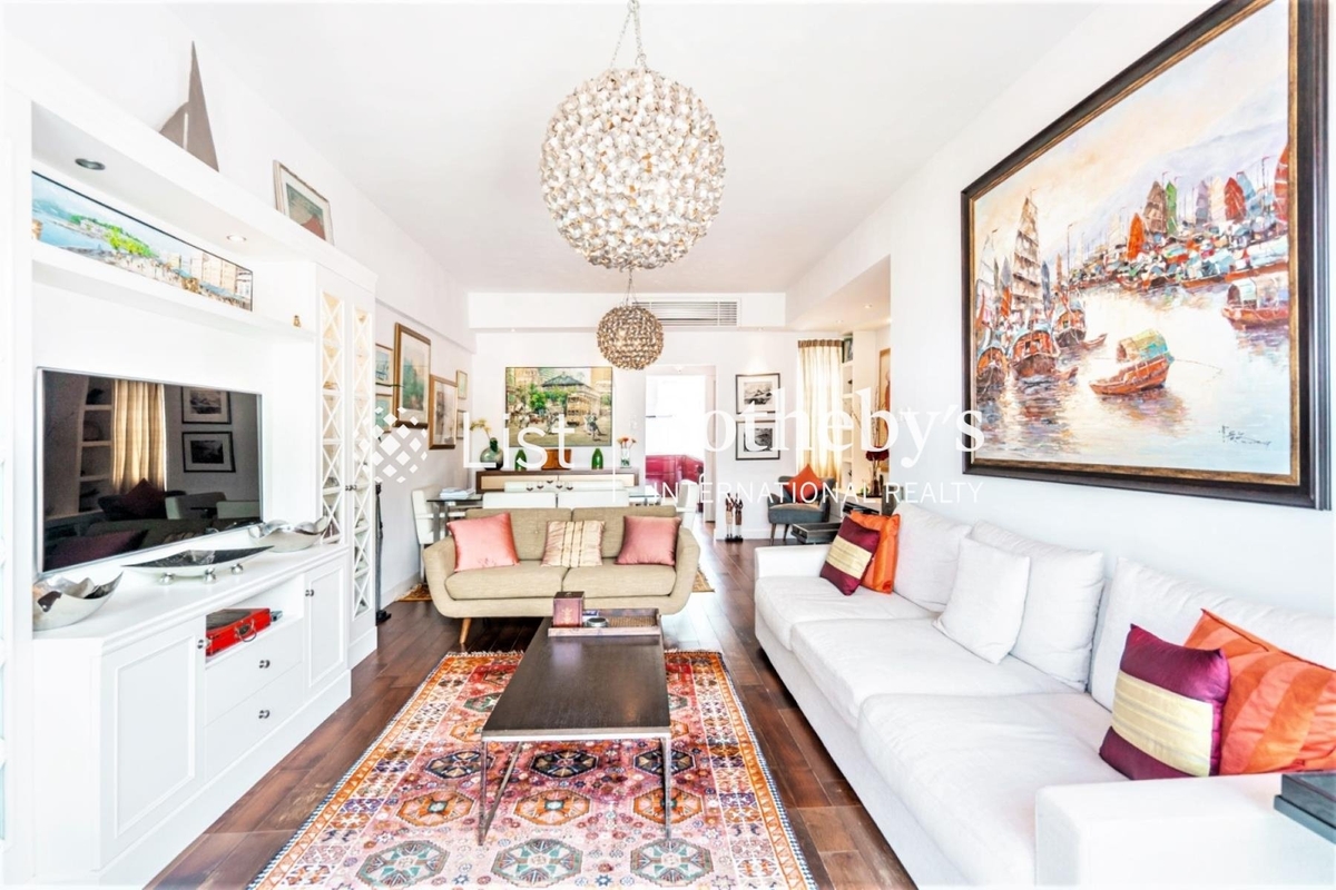 Bauhinia Garden 紫荊園 | Living and Dining Room