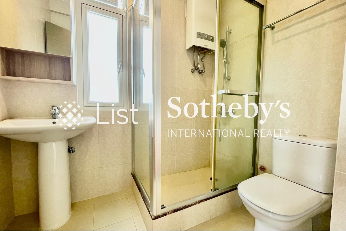 Bauhinia Garden 紫荊園 | Master Bathroom