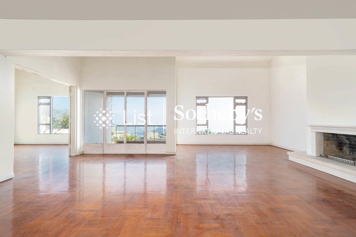 Strawberry Hill 紅梅閣 | Living Room and Family Room
