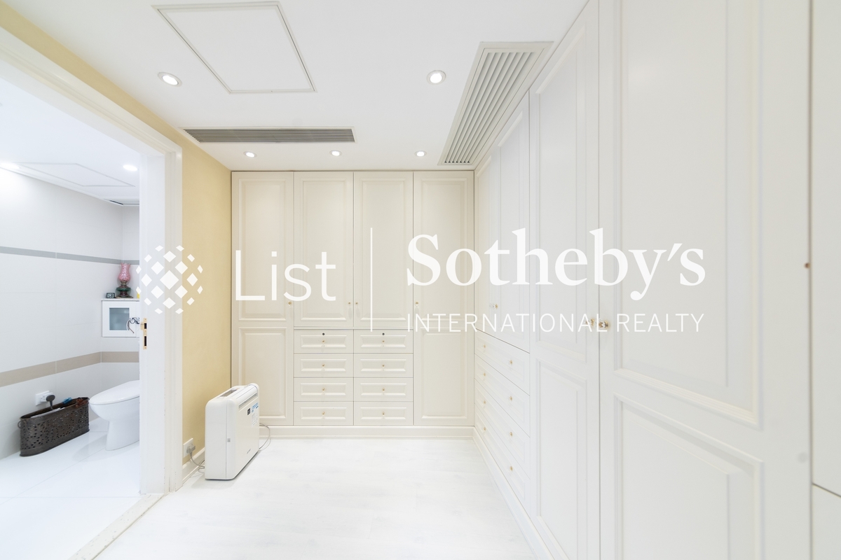 Bay Villas 南源 | Walk-in Closet in Master Bedroom 