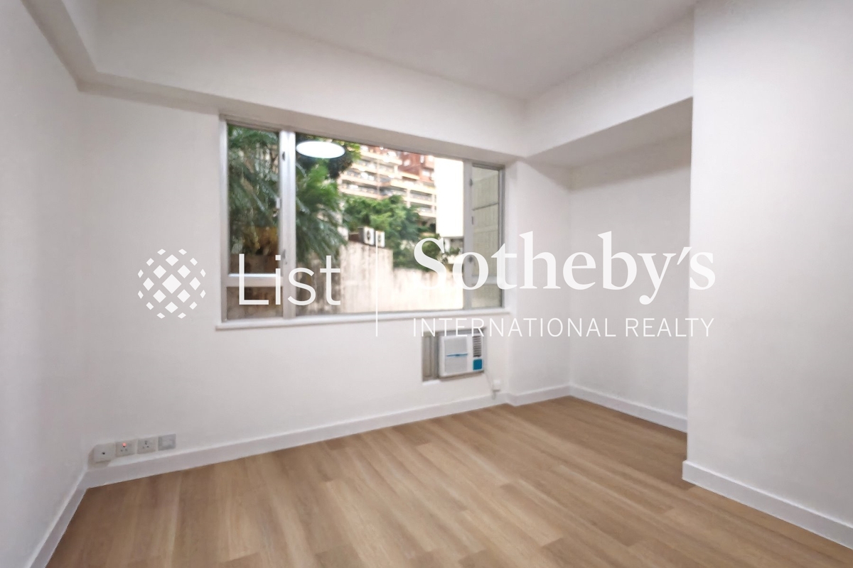 Dragon Garden 龍園 | Third Bedroom