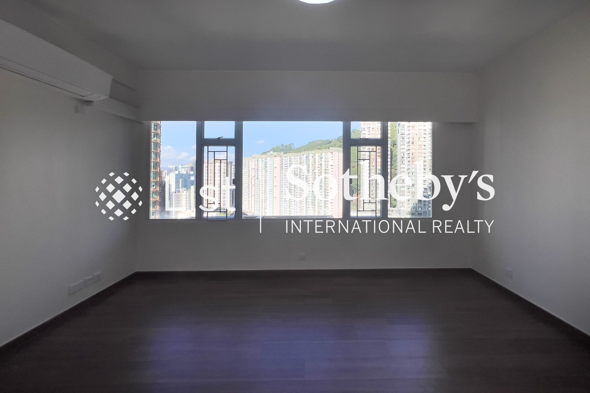 Dragon Garden 龍園 | Master Bedroom