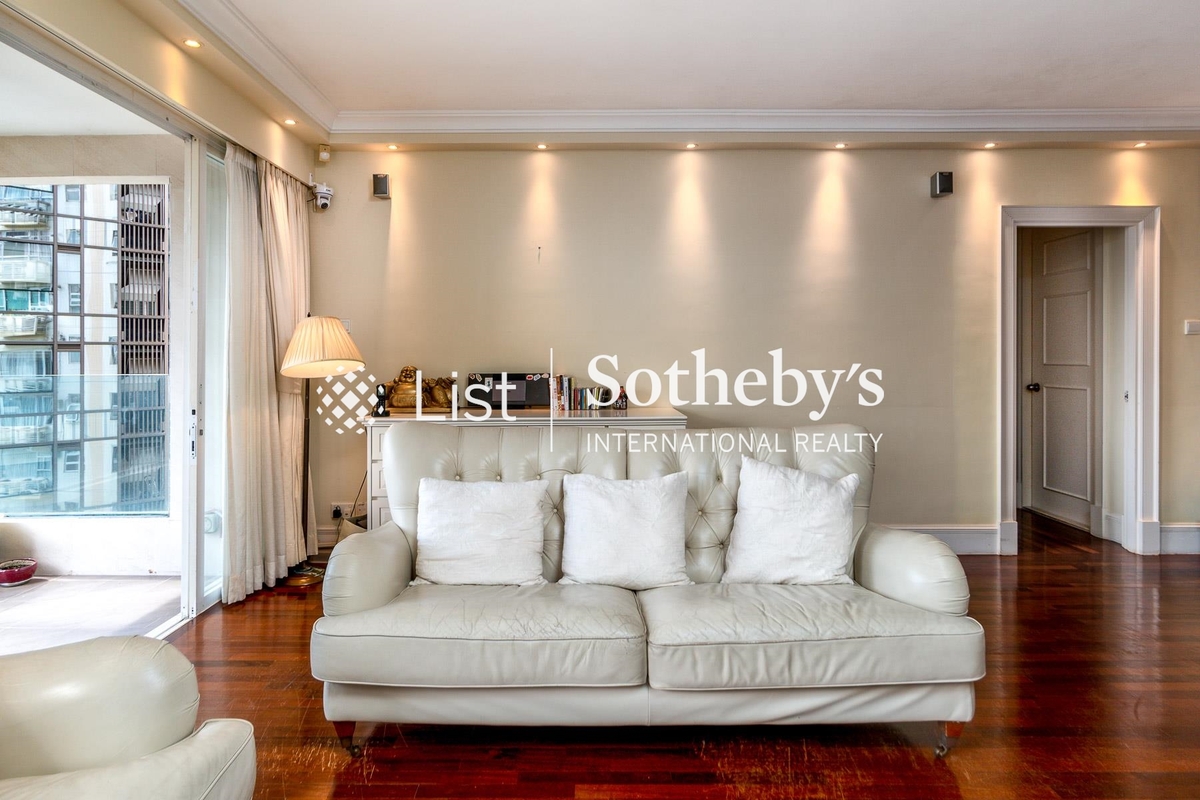 Dragon Garden 龍園 | Living Area